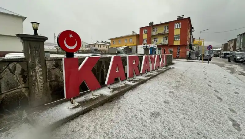 Temmuzda Beklenmedik Kar Yağışı, Sürücüler Dondurucu Şok Yaşadı