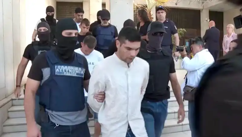 Atina'da Dehşet: Profesör Cinayetinde 5 Kişi Gözaltında!