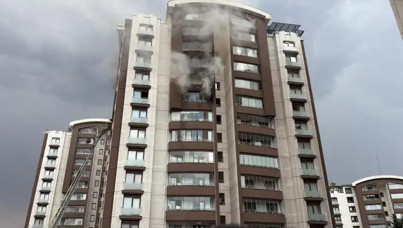 Ankara’da 14 Katlı Binada Çıkan Yangın: Can Pazarı Anları Yaşandı