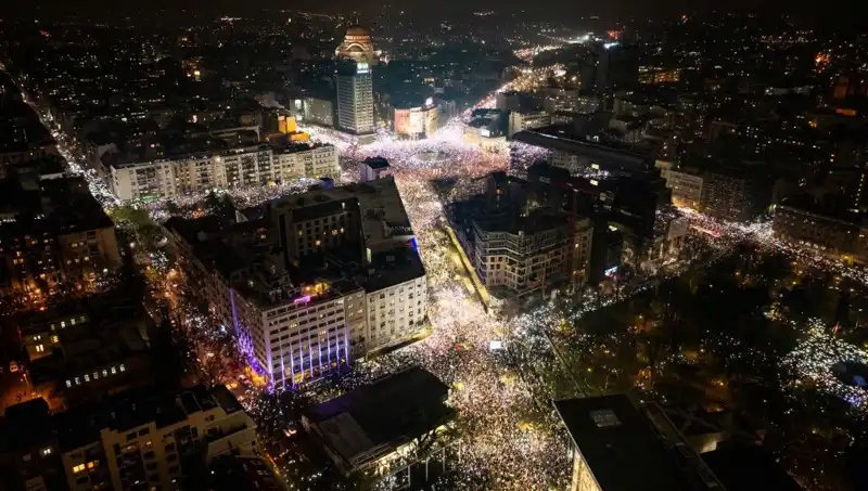 Belgrad Sokaklarında Öğrenci Gösterileri: Sırbistan'da Büyük Protesto Dalgası
