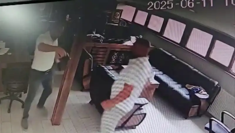 Alacak Verecek Meselesi Kanlı Bir Çözümle Sonuçlandı: Kalfa, Patronunu Vurdu