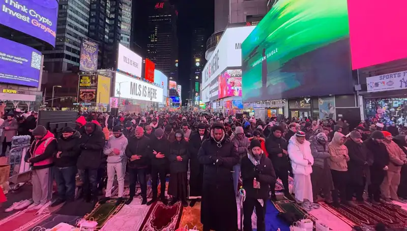 New York Times Meydanı'nda Tarihi Teravih Namazı İftarı