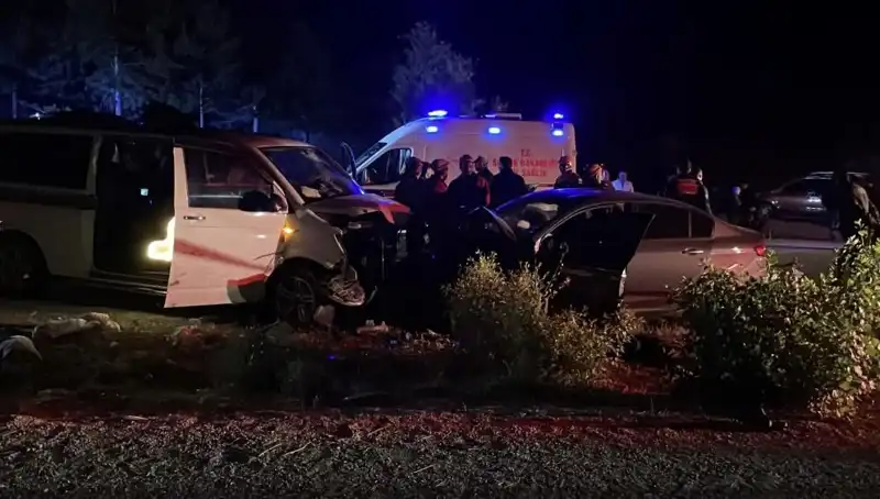 Ters Yoldan Gelen Kaza: Kafa Kafaya Çarpışma Canaldı!