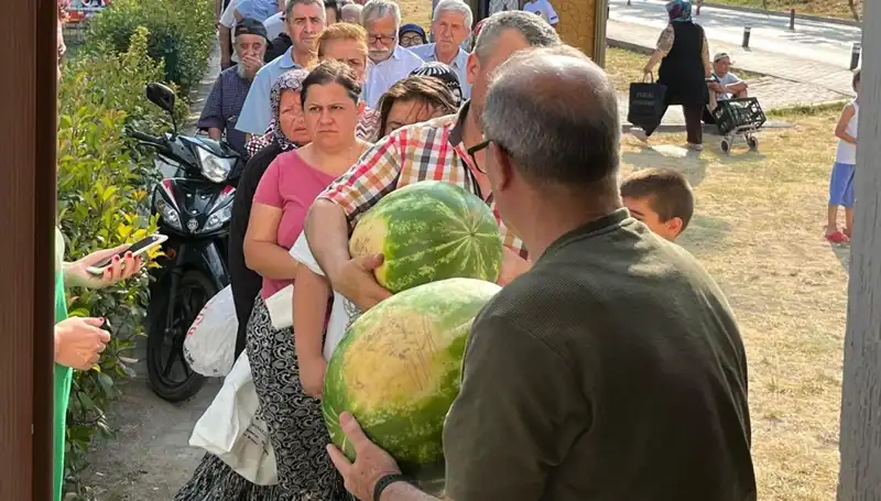 Tarlalardaki Bereket: Ücretsiz Dağıtılan Hasat Ürünleri Vatandaşları Sevindiriyor