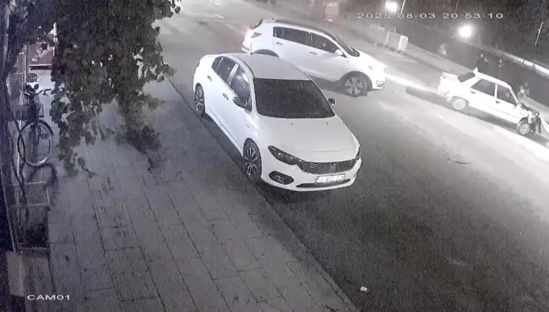 Yol Verdiği Yaya İçin Canından Oluyordu: Arka Taraftan Çarpan Araç