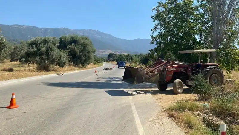İzmir'de Motosiklet Kazası: Sürücü Ağır Yaralandı, Olay Yeri Karıştı