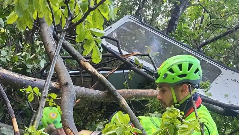 İtalya'daki Teleferik Faciası: Halat Kopması Sonucu 4 Kişi Hayatını Kaybetti