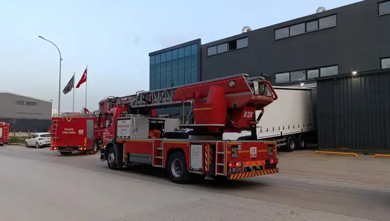 İnegöl'de Yangın Paniği: Fabrika Alev Alev Yandı