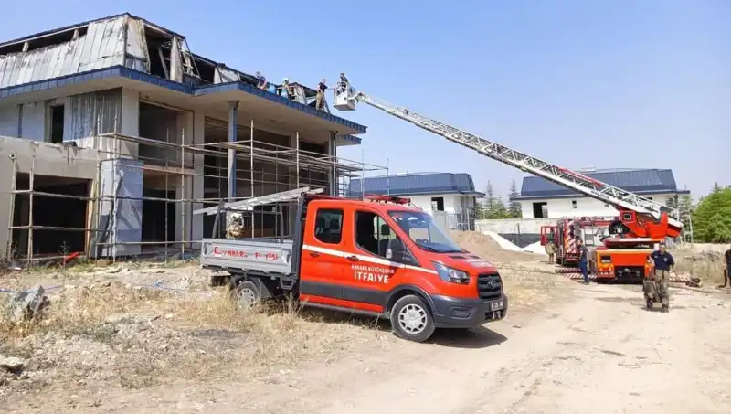 Ankara Gölbaşı'nda Villa Bölgesinde Büyük Yangın Tesehli Edildi