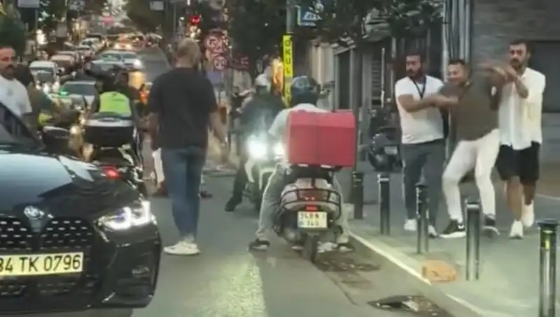 Nişantaşı'nda Yol Verme Kavgasında Sopalı Saldırı: Olayın Detayları Neler?