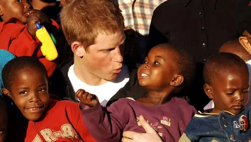 Prens Harry, 20 Yıldır Bağlı Olduğu Afrika Kuruluşuna Veda Etti