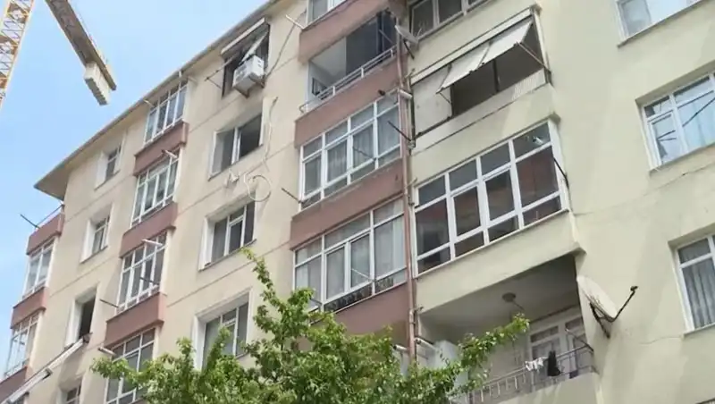 İstanbul'daki 96 Dairelik Sitede Kolon Patlaması: Acil Tahliye Kararı