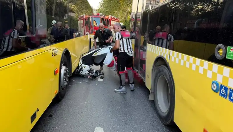 Motosiklet, İETT Otobüslerinin Arasındaki Korku Dolu Anlar