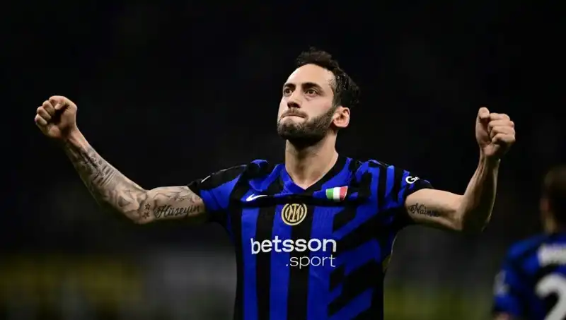 Hakan Çalhanoğlu’nun Tatili Sona Eriyor, Inter Kampa Dönüyor
