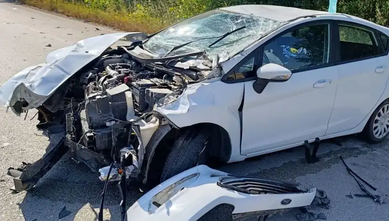 Çanakkale'de Feci Trafik Kazası: İki Yaralı Hastaneye Kaldırıldı