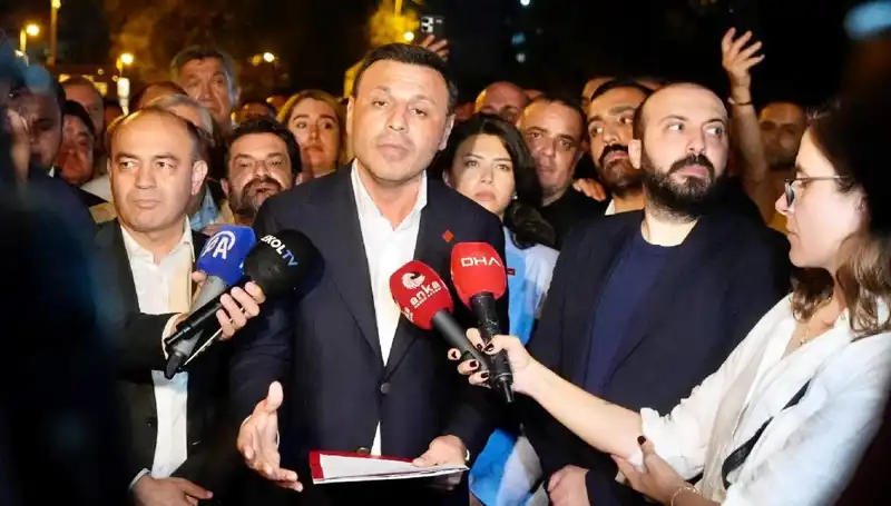 CHP İstanbul İl Başkanı Özgür Çelik'in İfadesi, Siyasi Arenada Dalgalanmalara Neden Oluyor