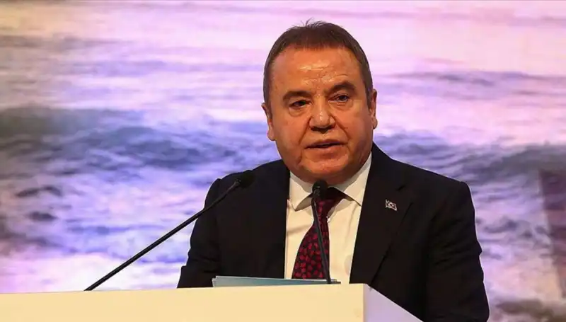 Antalya'nın Önemli İsimlerinden Muhittin Böcek: Siyasi Kariyeri ve Hayatı