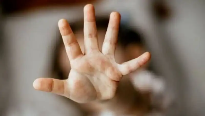 Çocuklarla Uygunsuz İçerik Paylaşan Şüpheli Gözaltında: Olayın Detayları Neler?