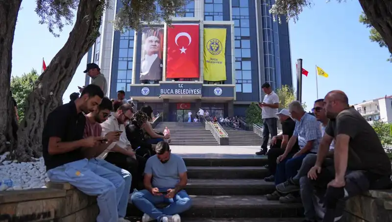 Çalışanların Haklı İsyanı: Ücretlerini Alamayan İşçiler Oturma Eylemi Düzenledi