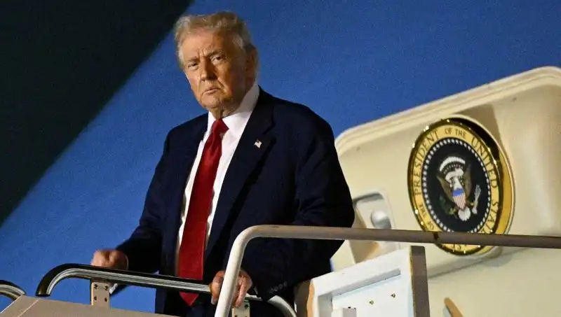 Katar'ın 400 Milyon Dolarlık Jetinin Trump'la Bağlantısı Ne?