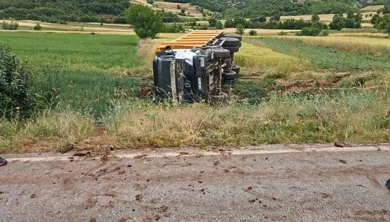 Tokat’ta Devrilen Kamyonun Şoförü Hayatını Kaybetti, Feci Kaza Neden Olmuştu?