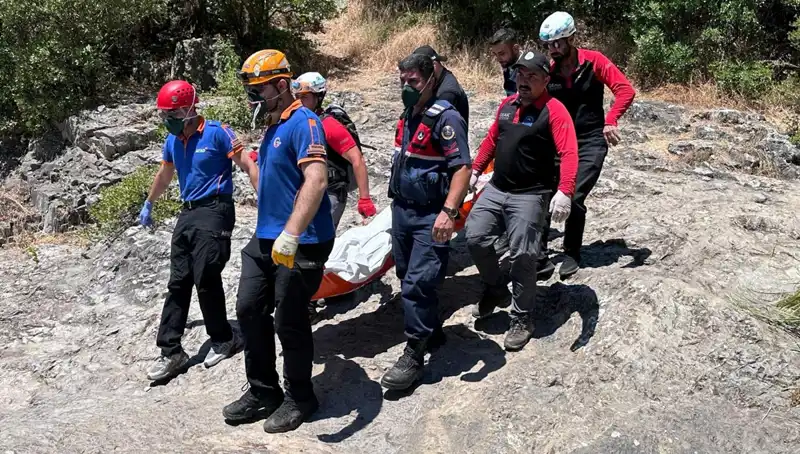 Kayalıkların Arasında Sır Ölüm: Doğa ve Gizem Bir Arada
