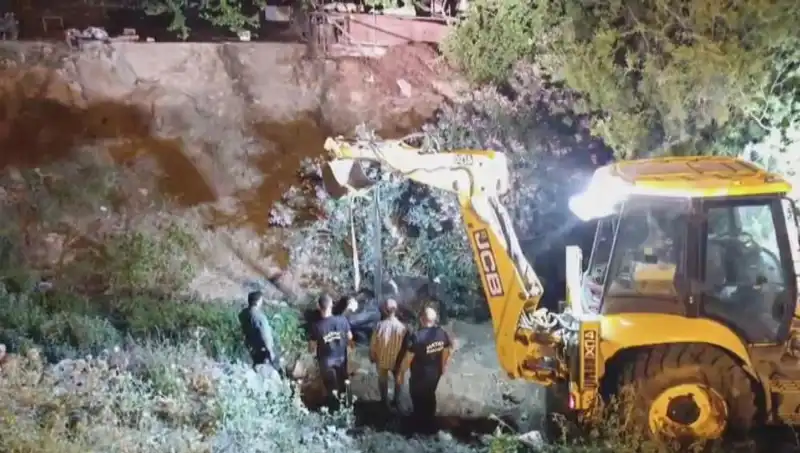 Hatay’da İneğin Kurtarılması İçin Gözler Önünde Başlatılan Kurtarma Operasyonu