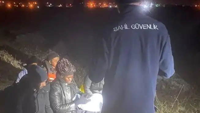 İzmir'de 7 Düzensiz Göçmen Operasyonuyla Yakalandı: Güvenlik Önlemleri Artıyor