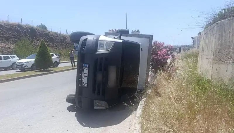 Hafif Ticari Araç Kamyoneti Devrildi: Olaydaki Son Gelişmeler