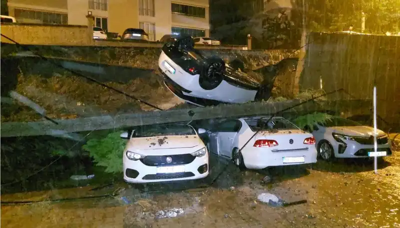 İhmal Sonucu: Duvarın Çökmesi Dört Aracı Kullanılamaz Hale Getirdi