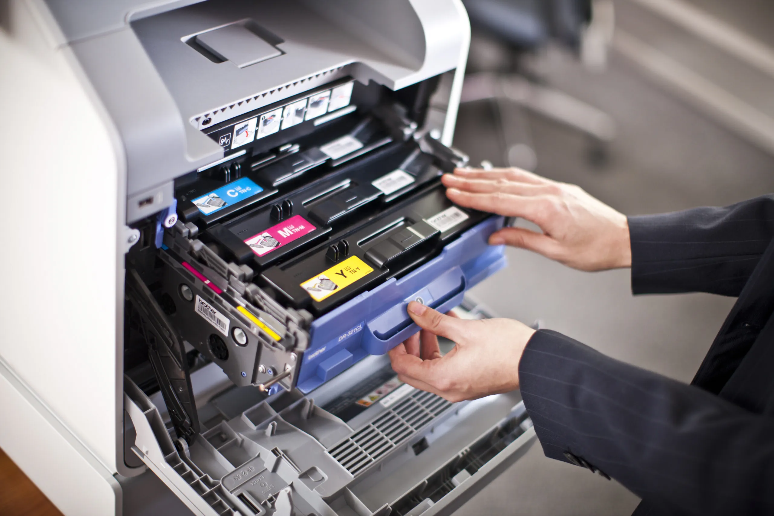Baskı Teknolojisinin Sessiz Güçleri: Kartuş ve Toner Seçiminin Yazıcılara Etkisi