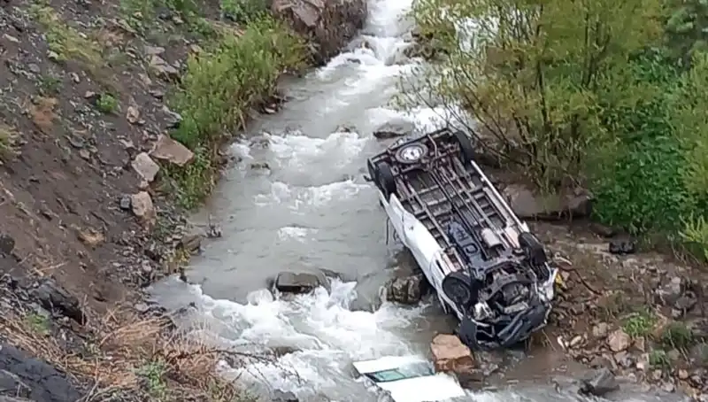 Hakkari'de Minibüs Devrildi: İki Hayat Şehit Oldu, Üç Kişi Yaralandı
