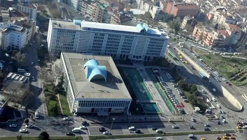 İBB Soruşturmasında WhatsApp Grubu "Enderun" Mesajları Merak Konusu Oldu