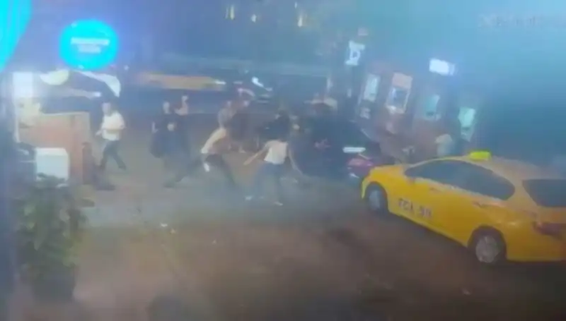 Beyoğlu'nda Kızgın Laflaşma, Kavga ve Kanlı Sonuçlar