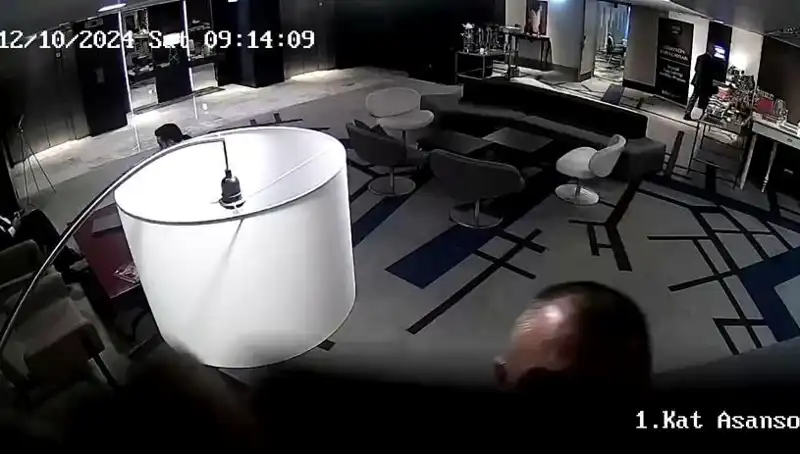 İstanbul'da Yolsuzluk Soruşturmasında Kameraların Bantlanması Olayı Neyi Gösteriyor?