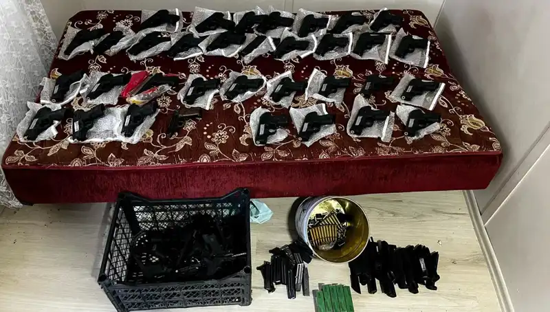 Gaziantep'te Şok Operasyon: 45 Silah ve El Bombası Ele Geçirildi