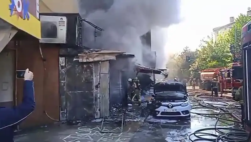 Ümraniye'de Hediyelik Eşya Dükkanında Yangın: Olayın Detayları ve İlk Tepkiler