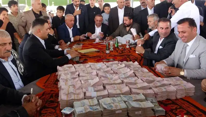 Düğünde Altın ve Para Yağmuru: 1,5 Kilo Altın, 7,5 Milyon TL
