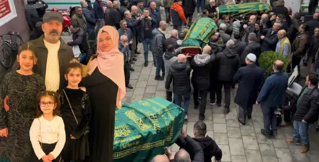 Strazburg'da Hayatını Kaybeden Kız Kardeşlere Rize'de Duygusal Veda Töreni