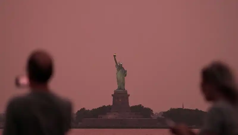 Kanada Yangınlarının Dumanı New York'u Sarmaladı: Şehirdeki Hava Kalitesi Tehlikede