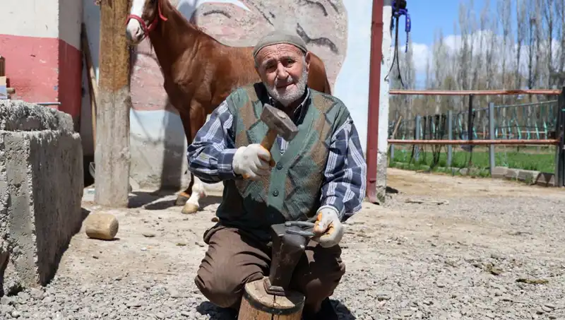 77 Yaşındaki Mesleğinin Son Ustası: 63 Yıldır Süregelen Bir Aşk Hikayesi