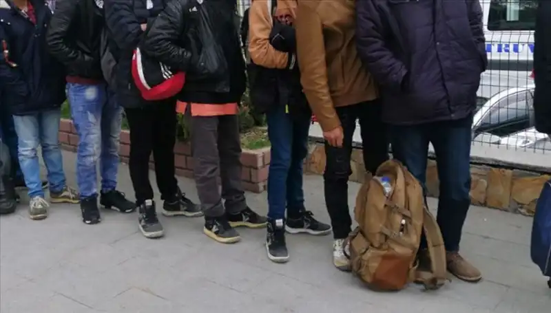 Edirne’de 10 Düzensiz Göçmen Yakalandı: Sınır Güvenliği Artırılıyor!