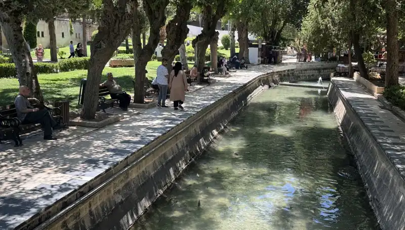Şanlıurfa'da Hava Sıcaklığı 37 Dereceyi Aştı, Yaz Tatili Başladı!