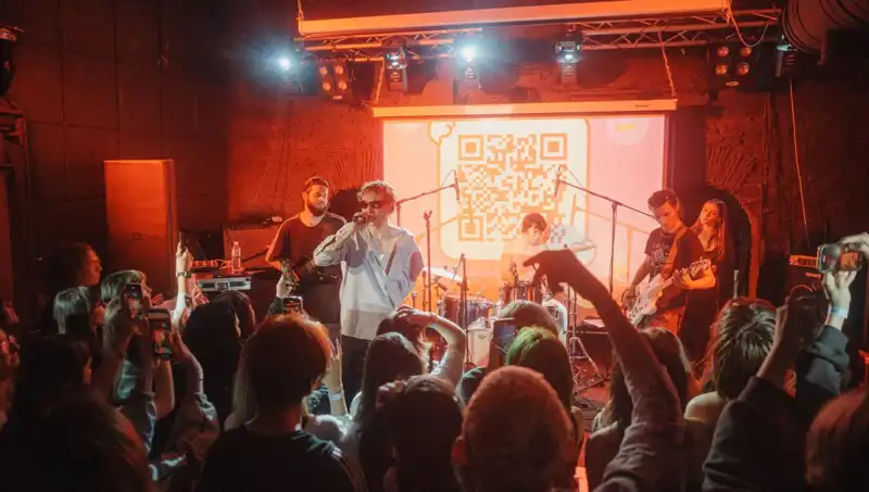 Savaş Ortasında Sanat: Şehirde Saldırı ve Konser Aynı Anda Gerçekleşti