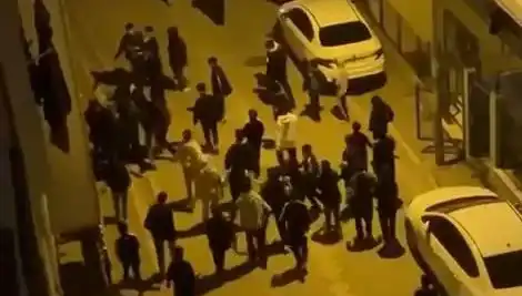 Esenyurt'ta Sopalı Mahalle Baskını: Gençler Arasında Arbede Çıktı!