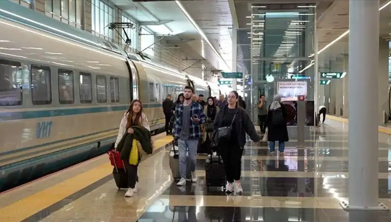 YHT'lerde Artan Talep İçin Ek Seferler Başlatıldı