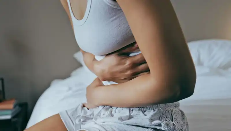 22 Yaşında Bağırsak Kanseri: Gözden Kaçan Belirtiler Hayatı Tehdit Ediyor