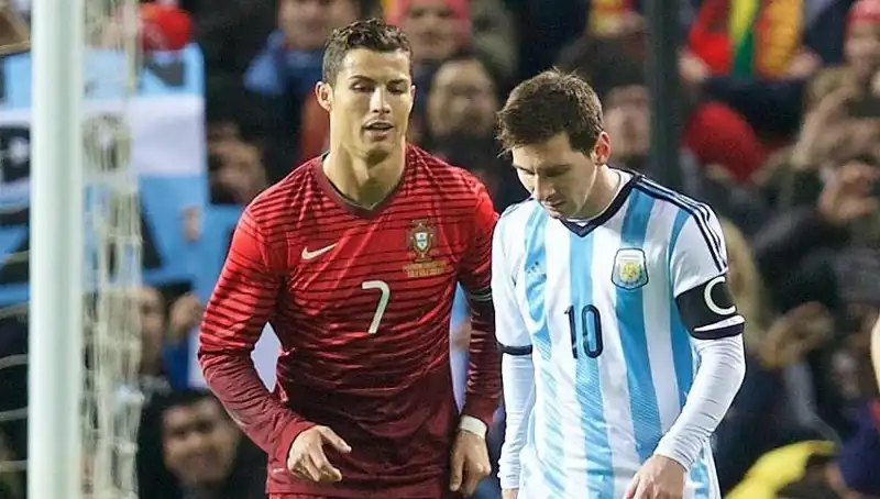 Ronaldo, Messi'ye Fark Attı! Futbolun Kralı Kim?