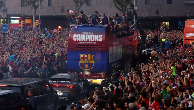 Barcelona Futbol Takımı Oyuncuları, Taraftarlarıyla Unutulmaz Bir Günde Buluştu
