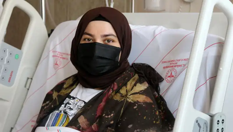 Karaciğerini Bitki Çaylarıyla Kaybeden Genç Kadın, Nakille Hayata Yeniden Tutundu